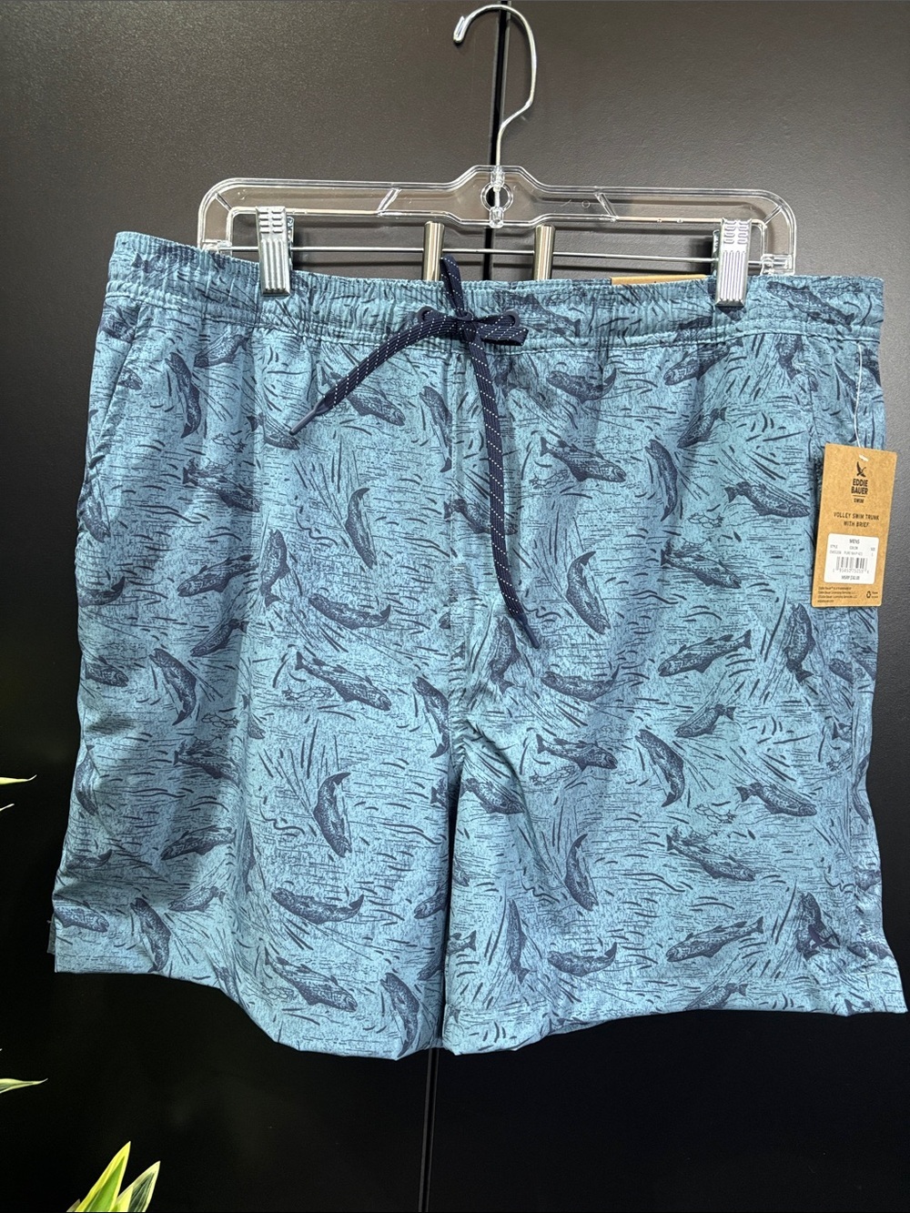 Eddie Bauer Volley Swim lined Trunks, 6” inseam,hip pockets,back velcro pocket